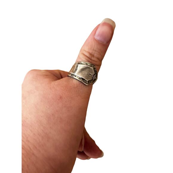 Size 8 Sterling Silver Plated Vintage Spoon Ring - Picture 6 of 7